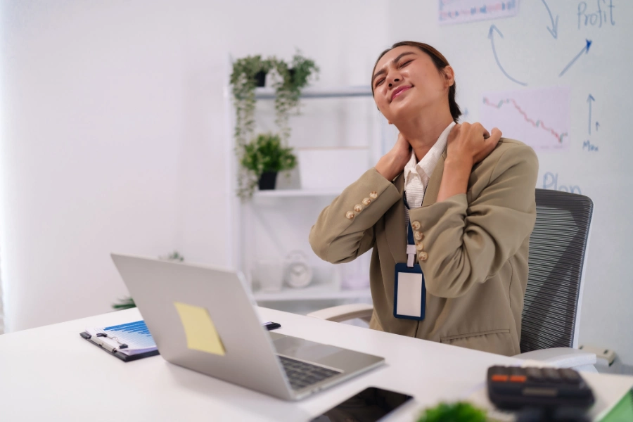 Các yếu tố nguy cơ gây thoái hóa cột sống cổ