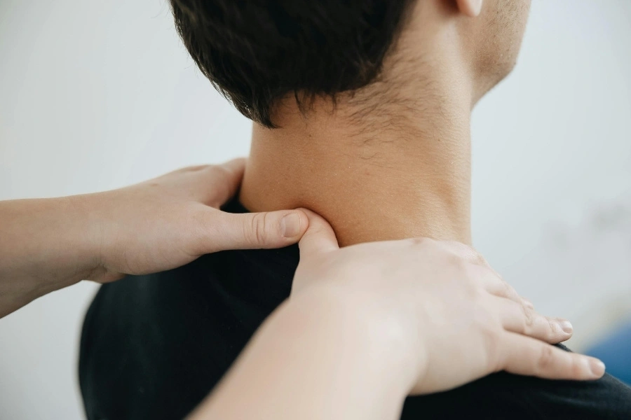 Cách thức xử lý tình trạng vai gáy đau