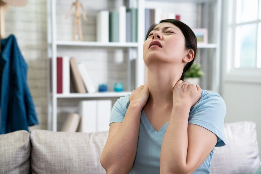 Tình trạng đau vai gáy ảnh hưởng cuộc sống